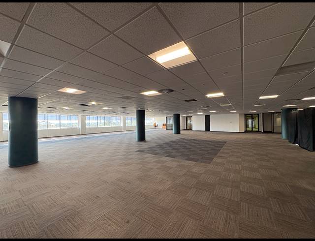 3,758M² OFFICE TO LET IN PINELANDS